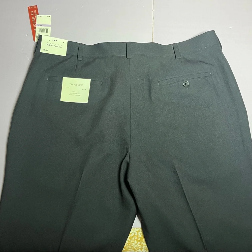 NWT Perry Ellis Men's 38x30 Dress Pants Modern Fit Travel Luxe Performance Navy